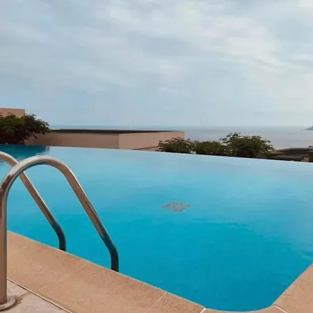 Somptuous 2 Bedroom Fully Renovated With Panoramic Sea View Appartement *
