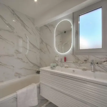Appartement Somptuous 2 Bedroom Fully Renovated With Panoramic Sea View