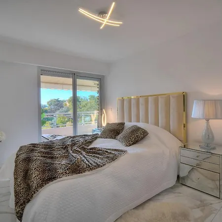 Somptuous 2 Bedroom Fully Renovated With Panoramic Sea View Appartement