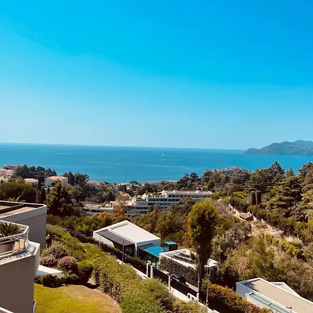 Somptuous 2 Bedroom Fully Renovated With Panoramic Sea View Appartement Cannes